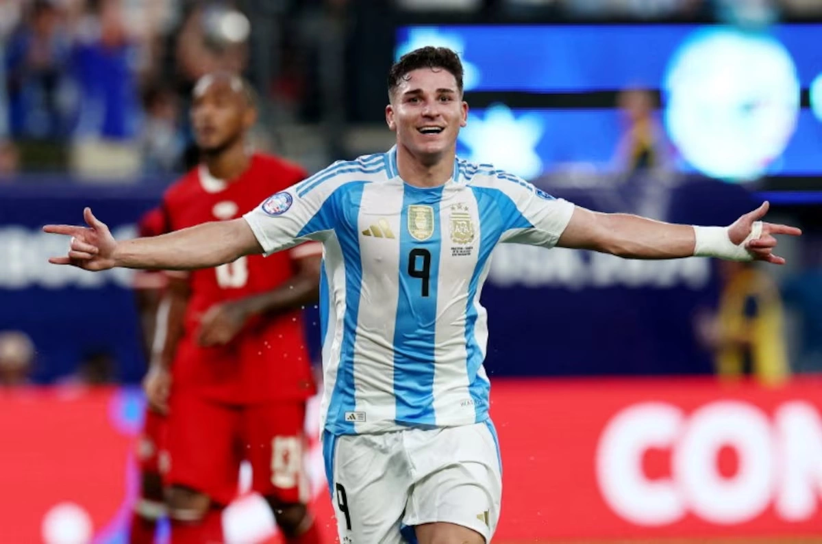 Julian Alvarez Mở Đường Tới Barca – Cơ Hội Cho Fan 789BET Đặt Cược Sớm - hình ảnh - 789betgame.com