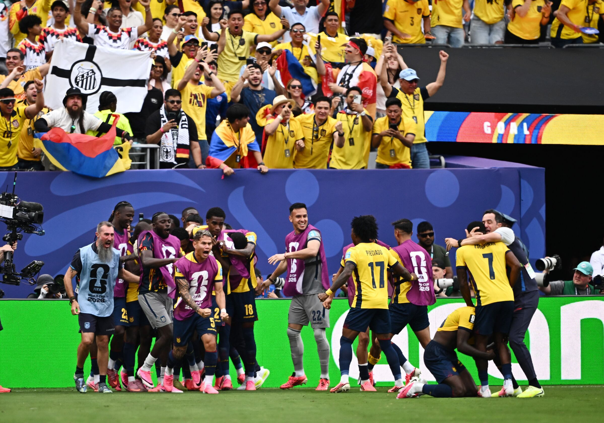Ecuador quật ngã Đức, lách khe cửa hẹp vào vòng knock-out - hình ảnh - 789betgame.com