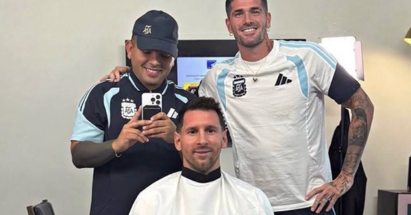 ‘Đối thủ’ của vợ Messi lại gây sốt: Đi cắt tóc cũng không rời thủ quân Argentina nửa bước - hình ảnh - 789betgame.com