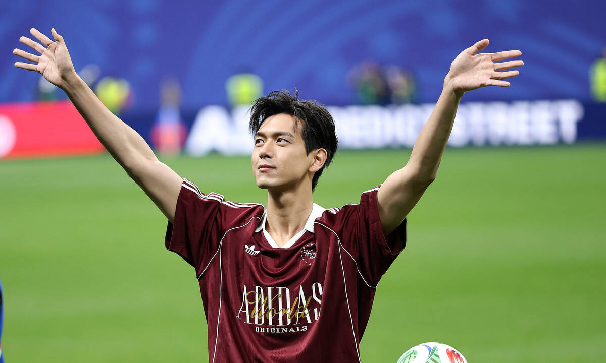Tài tử Lý Hiện gây sốt trên sân bóng World Cup: góc nhìn mới cho người chơi Việt - hình ảnh - 789betgame.com Tài tử Lý Hiện gây sốt trên sân bóng World Cup: góc nhìn mới cho người chơi Việt - hình ảnh - 789betgame.com