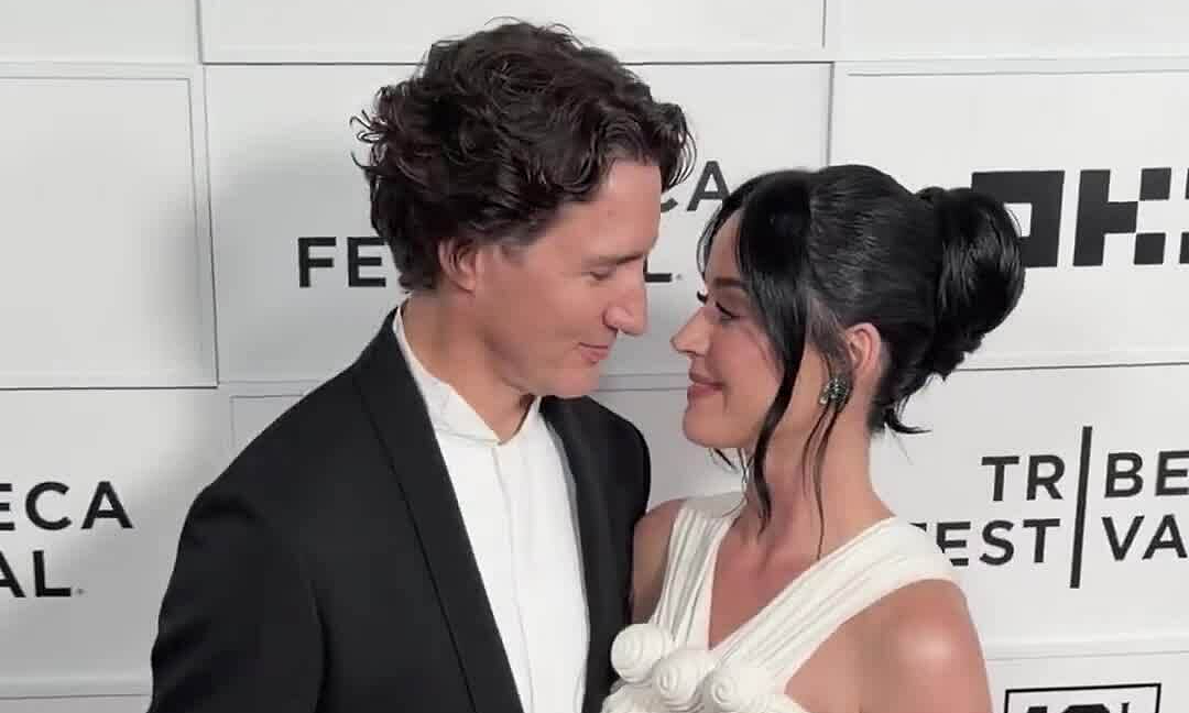 Nhà cái cá cược số 1 và khoảnh khắc thảm đỏ đầu tiên của Katy Perry cùng cựu Thủ tướng Canada - hình ảnh - 789betgame.com Nhà cái cá cược số 1 và khoảnh khắc thảm đỏ đầu tiên của Katy Perry cùng cựu Thủ tướng Canada - hình ảnh - 789betgame.com
