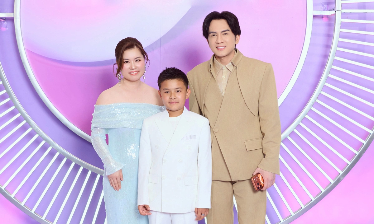 Đan Trường đưa vợ cũ và con trai đi sự kiện: góc nhìn mới cho người chơi Việt - hình ảnh - 789betgame.com