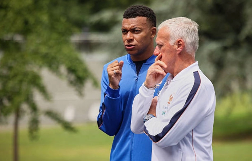 Deschamps: ‘Nhiều HLV cũng ngốc như tôi khi xếp Mbappe đá trung phong’ - hình ảnh - 789betgame.com