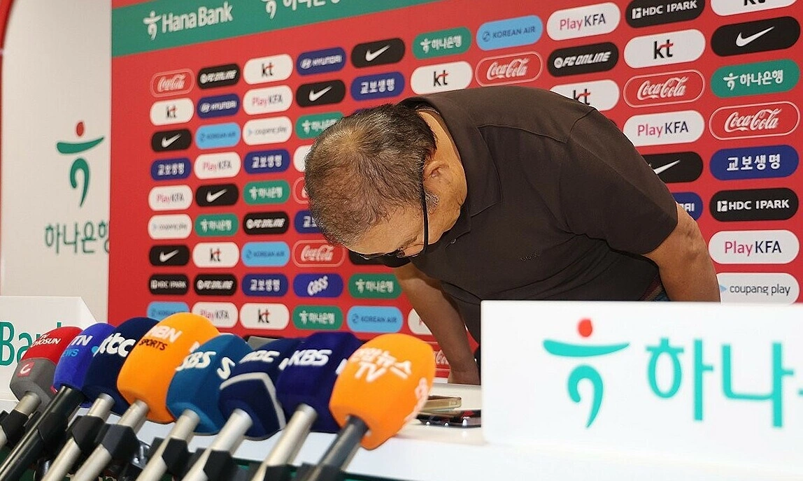 Ông Park cúi đầu xin lỗi khi Hàn Quốc thất bại ở World Cup - hình ảnh - 789betgame.com