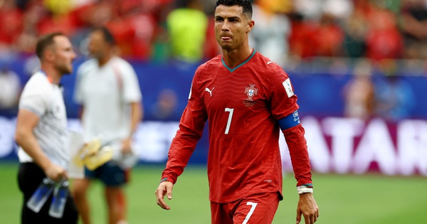 Ronaldo rời sân gây xôn xao, HLV Bồ Đào Nha giải thích: Do chưa quen quy trình World Cup - hình ảnh - 789betgame.com