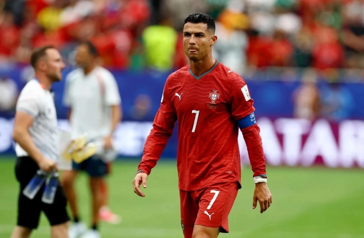 Cầu thủ CHDC Congo thừa nhận không kèm Ronaldo: Cơ hội vàng cho dân cá cược bóng đá online - hình ảnh - 789betgame.com