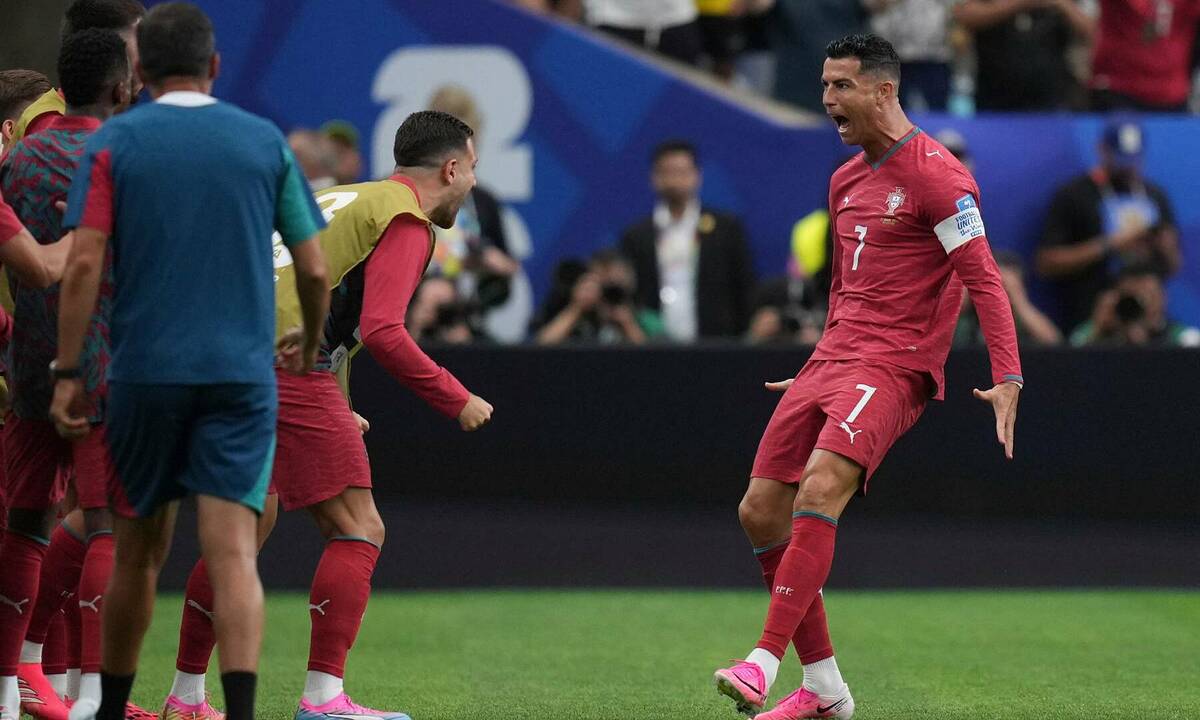 Ibrahimovic Chê Ronaldo: Ghi Bàn Vào Lưới Uzbekistan Cũng Chẳng Đáng Nể - hình ảnh - 789betgame.com Ibrahimovic Chê Ronaldo: Ghi Bàn Vào Lưới Uzbekistan Cũng Chẳng Đáng Nể - hình ảnh - 789betgame.com