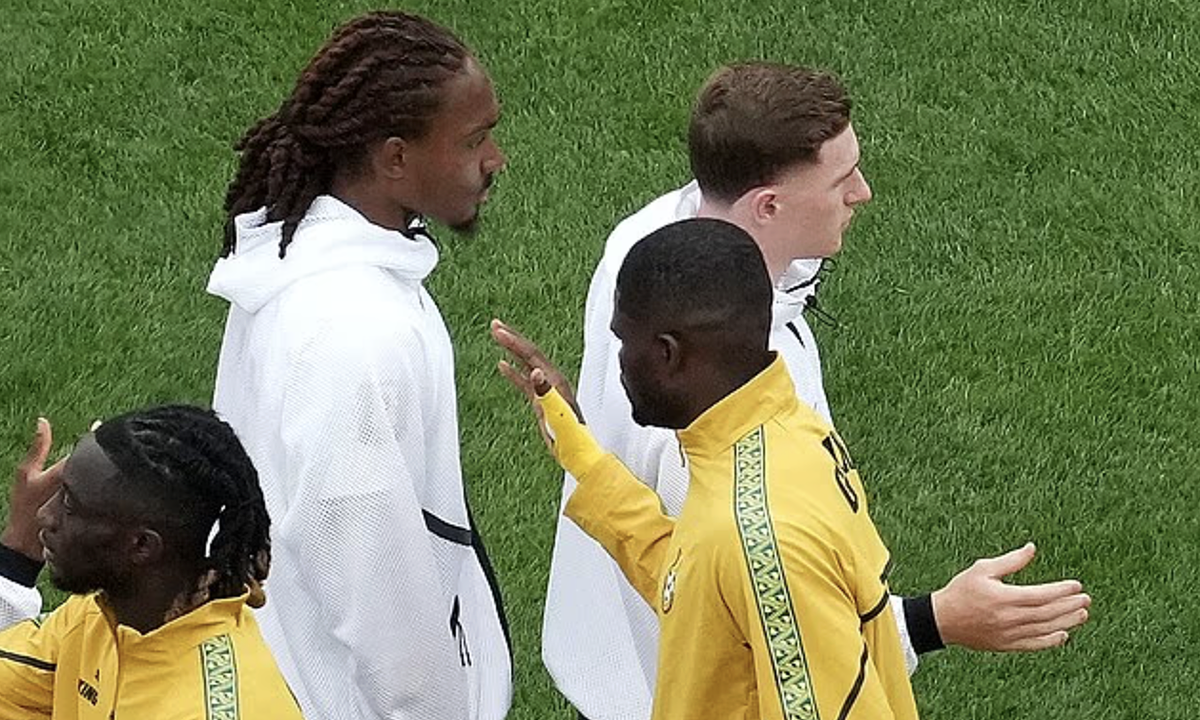 Cầu thủ Anh từ chối bắt tay đối thủ ở World Cup: Djed Spence gây tranh cãi trước trận gặp Ghana - hình ảnh - 789betgame.com