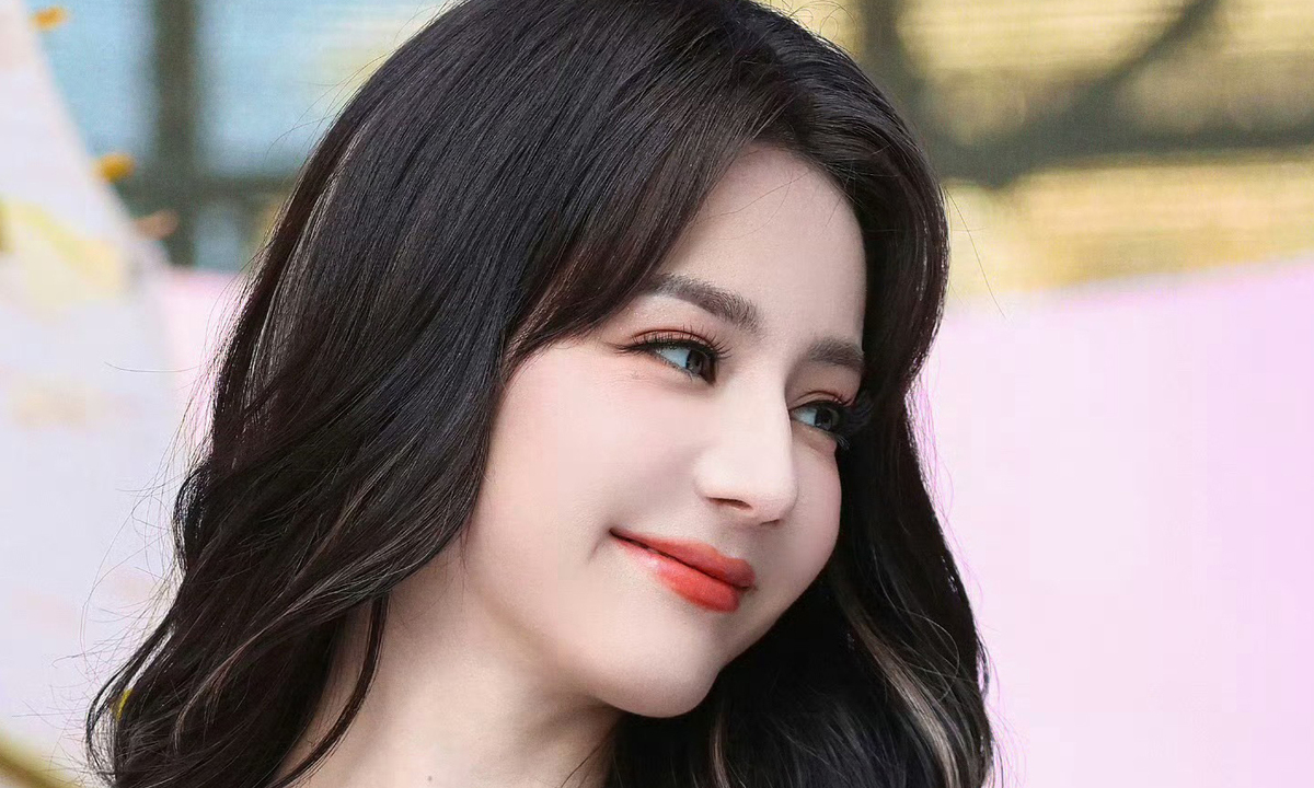 Địch Lệ Nhiệt Ba ‘mọng như đào’ với váy thiết kế Việt – Cơ hội nhận thưởng +58K từ 789BET - hình ảnh - 789betgame.com