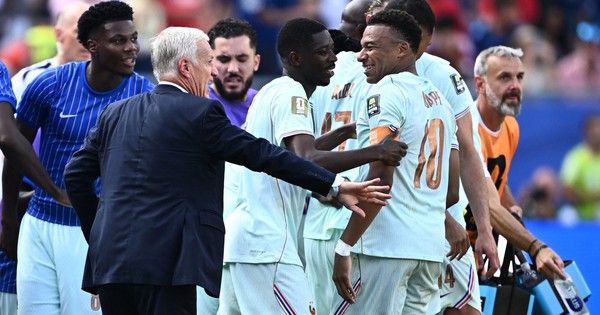 HLV Deschamps đi vào lịch sử World Cup: Mbappe – Dembele tái lập kỳ tích của Brazil: góc nhìn mới cho người chơi Việt - hình ảnh - 789betgame.com
