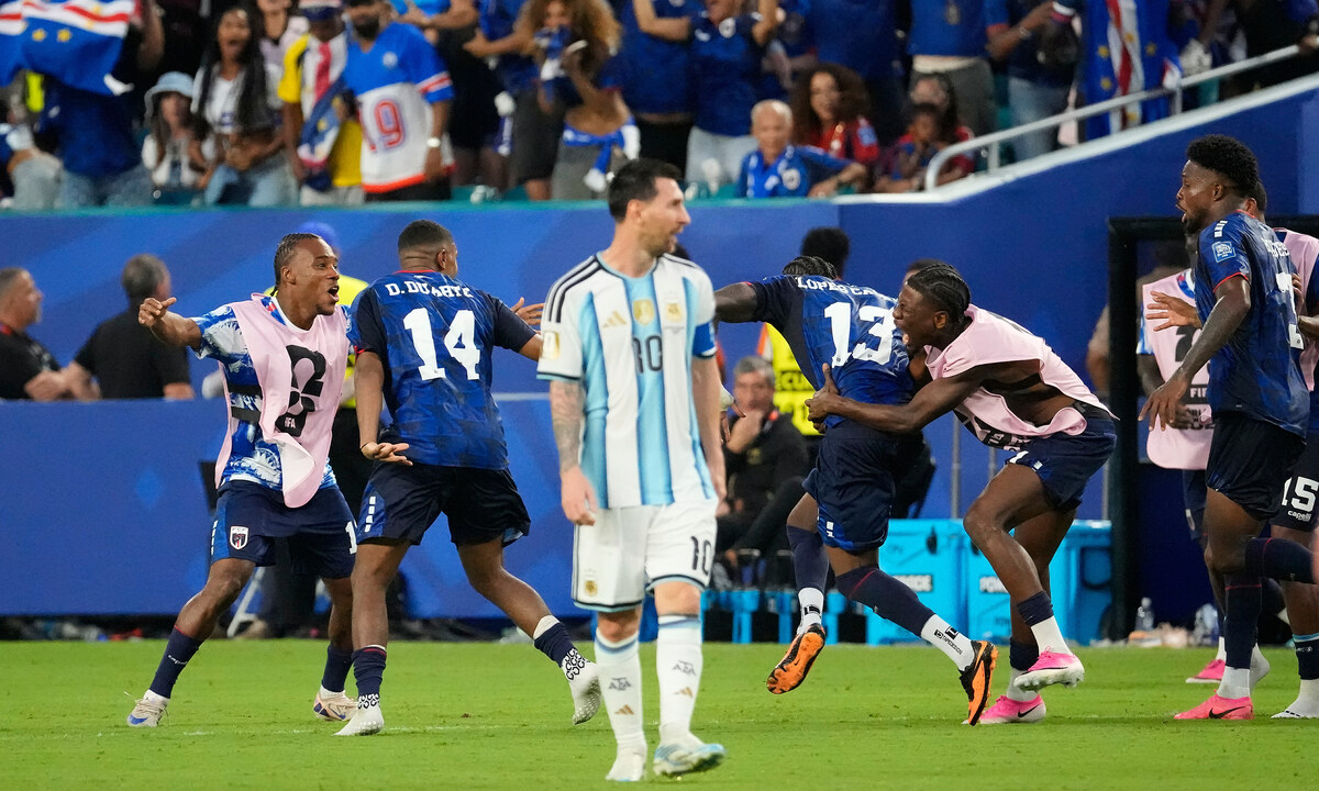 Henry và Ibrahimovic kêu gọi FIFA trao cup cho Cape Verde sau màn trình diễn ấn tượng - hình ảnh - 789betgame.com Henry và Ibrahimovic kêu gọi FIFA trao cup cho Cape Verde sau màn trình diễn ấn tượng - hình ảnh - 789betgame.com